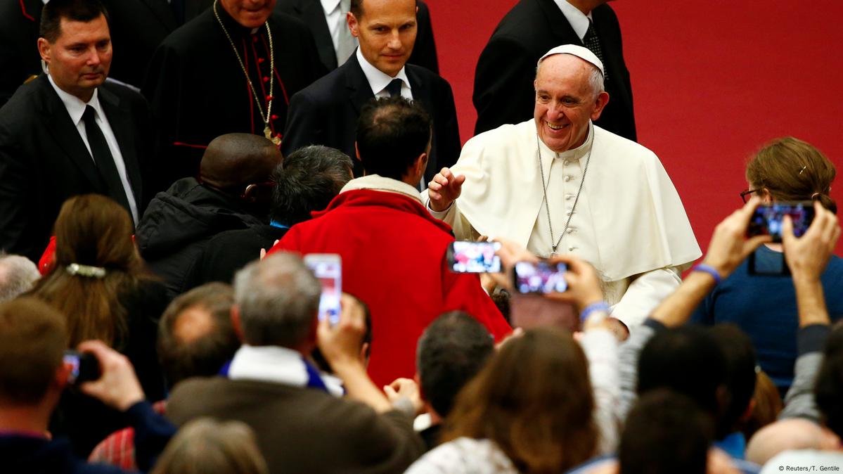 Pope Francis Meets Thousands Of Homeless In Vatican DW 11 11 2016