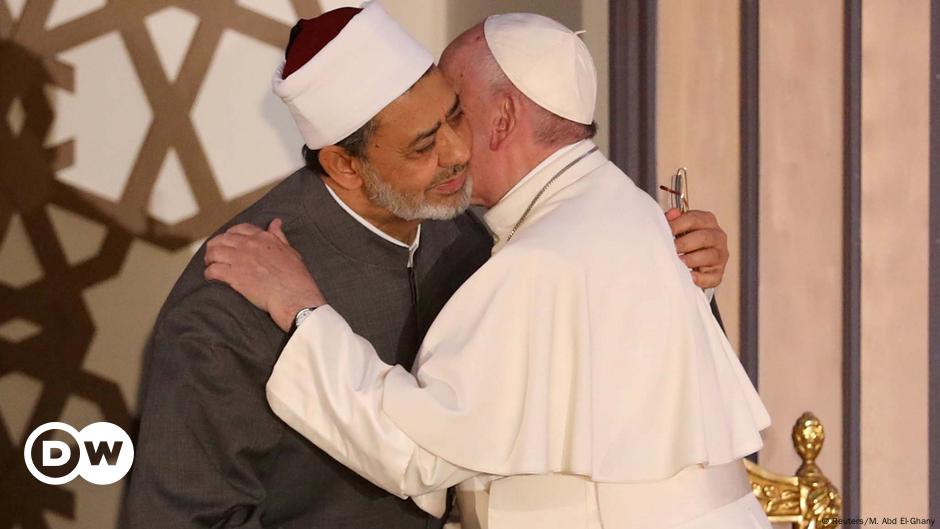 Pope Denounces Extremism On Historic Egypt Visit Dw