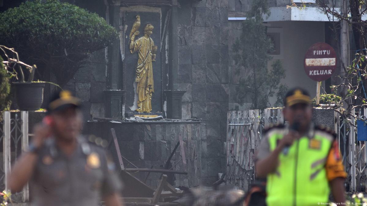 Serangan Bom Terjadi Di Tiga Gereja Di Surabaya DW 13 05 2018