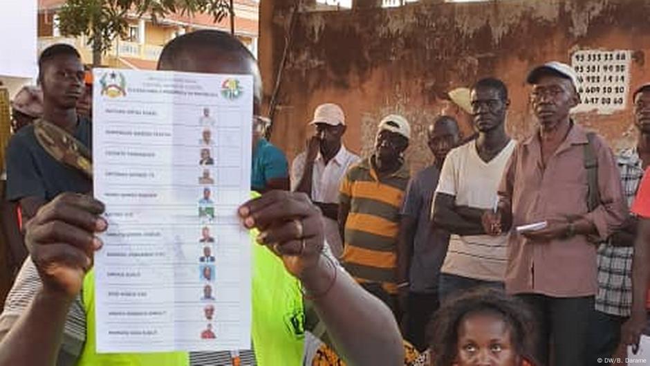 Guiné Bissau Debate juvenil sobe de tom insultos DW 11 12 2019