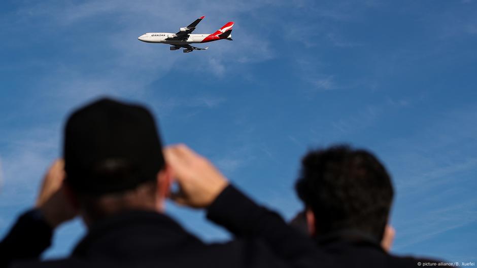 Last Qantas Traces Farewell Kangaroo Flight Path Dw