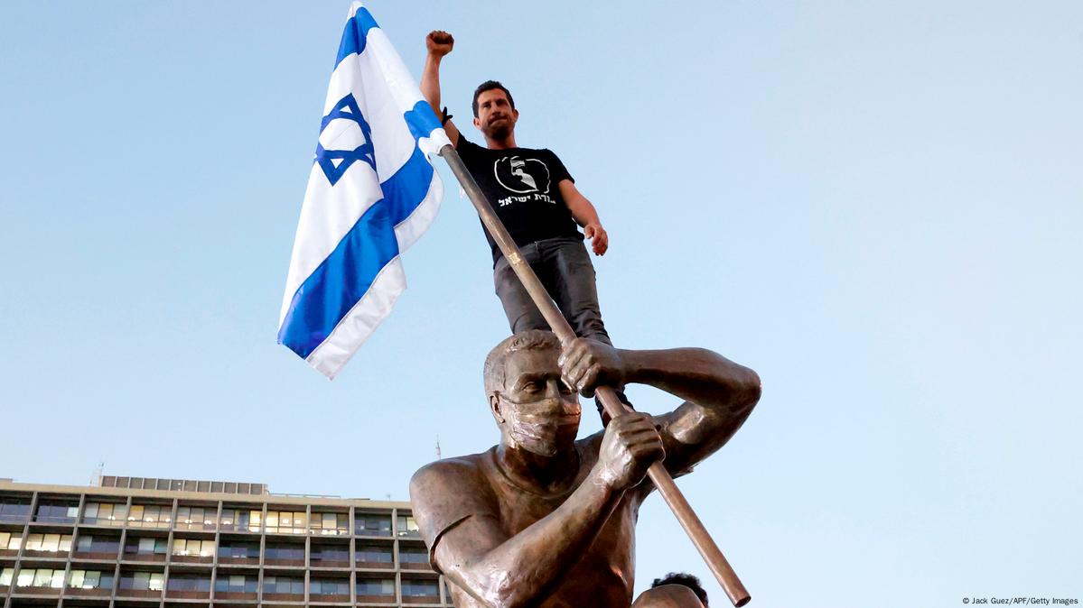 A Monument To Anti Netanyahu Demonstrators Stirs DW 12 21 2020