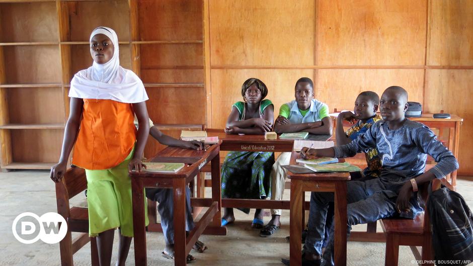 Au Bénin un programme finance la scolarisation des filles DW 03 07