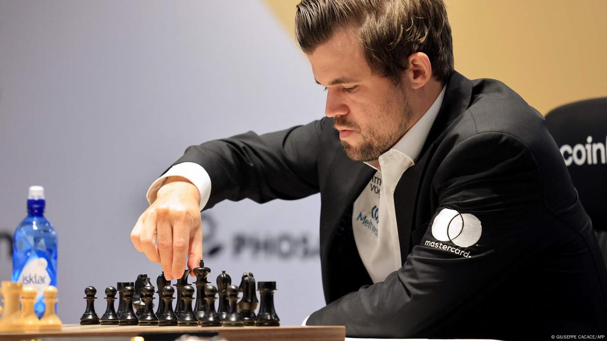 Magnus Carlsen Bleibt Schach Weltmeister DW 10 12 2021