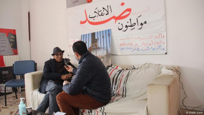 عز الدين الحزقي مناضل مخضرم، في حوار مع مراسل DW بمقر اضراب الجوع عز الدين الحزقي مناضل مخضرم، في حوار مع مراسل DW بمقر اضراب الجوع
