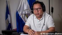 Miguel Mora, Präsidentschaftskandidat, arbeitet von Zuhause aus. Nicaragua wählt im November 2021 ein neues Staatsoberhaupt. Mora wurde aber so wie weitere vier Präsidentschaftskandidaten von Oppositionsbündnissen festgenommen. Polizisten verhafteten in der Nacht auf den 22.01.2021 den Journalisten und Regierungskritiker.