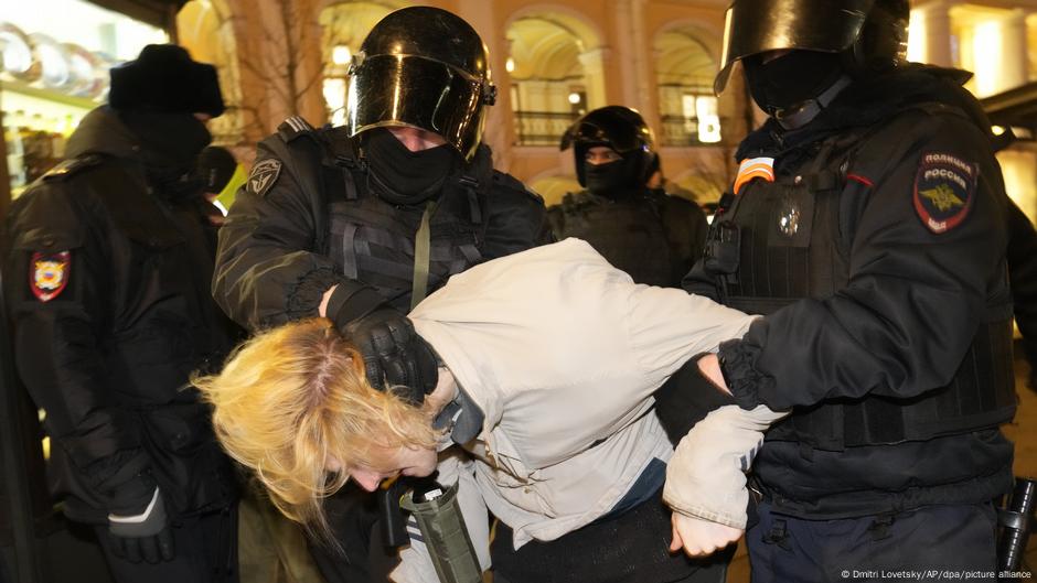 Dos Mil Manifestantes Pacifistas Detenidos Hoy En Rusia DW 27 02 2022