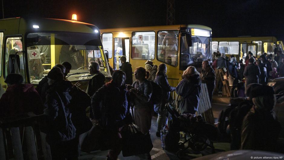 Buses con habitantes de Mariúpol llegan a Zaporiyia y más DW 02 04 2022