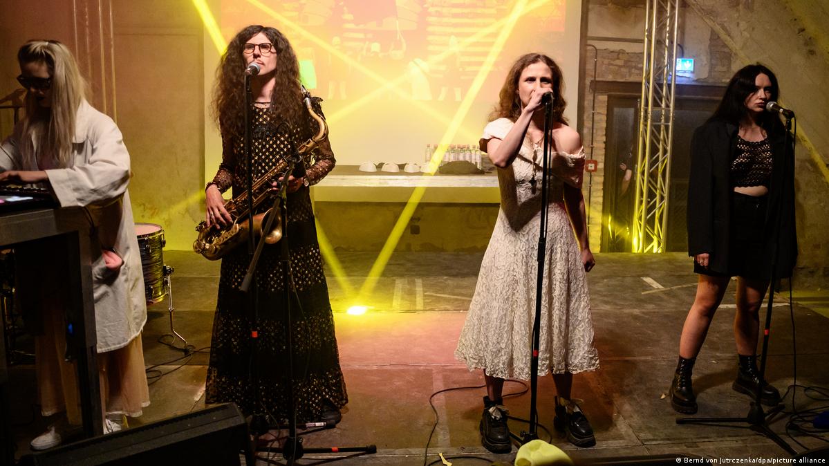 В Швейцарии были задержаны активистки Pussy Riot DW