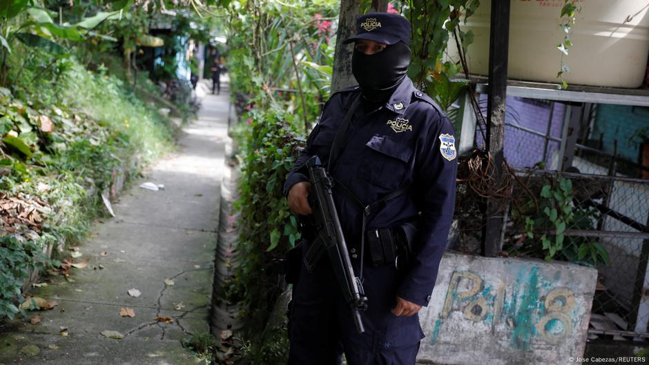 El Salvador más de 4 000 denuncias de violaciones a DD HH DW 22