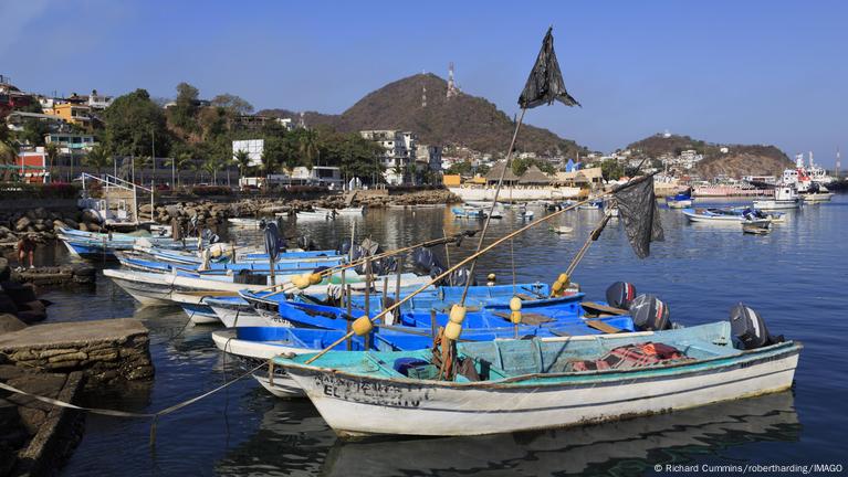 Storm Roslyn Likely To Be A Hurricane Hit Mexico S Tourism Dw