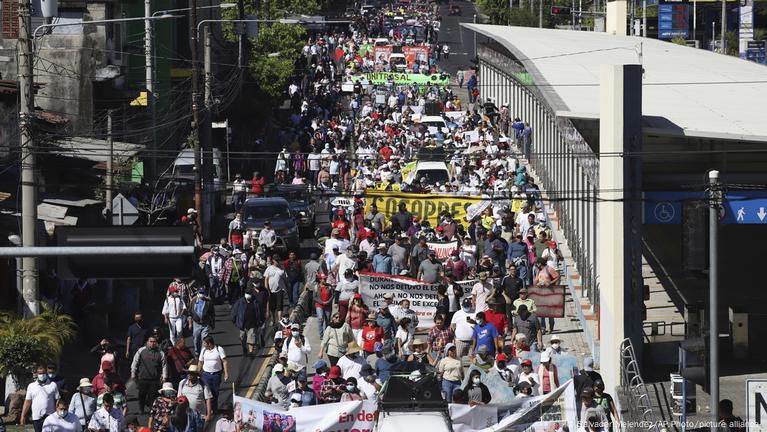 El Salvador Conmemoran Fin De La Guerra Civil Con Denuncias Dw