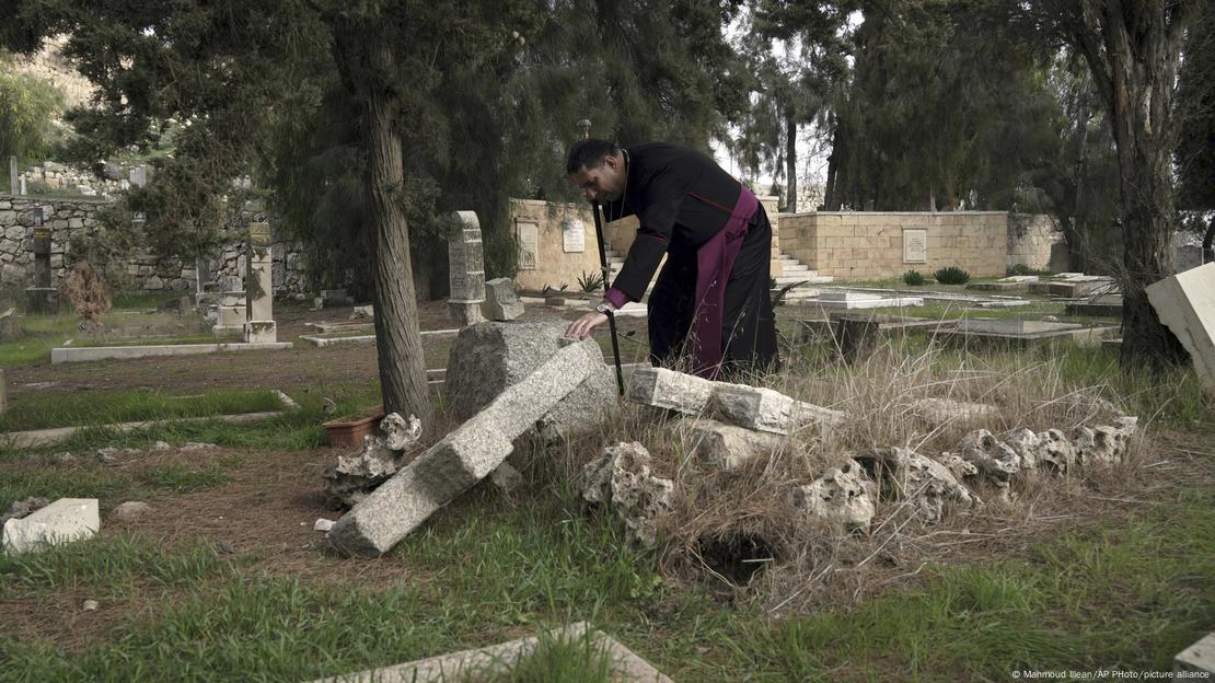 Βεβηλωμένο χριστιανικό νεκροταφείο στην Ιερουσαλήμ Βεβηλωμένο χριστιανικό νεκροταφείο στην Ιερουσαλήμ