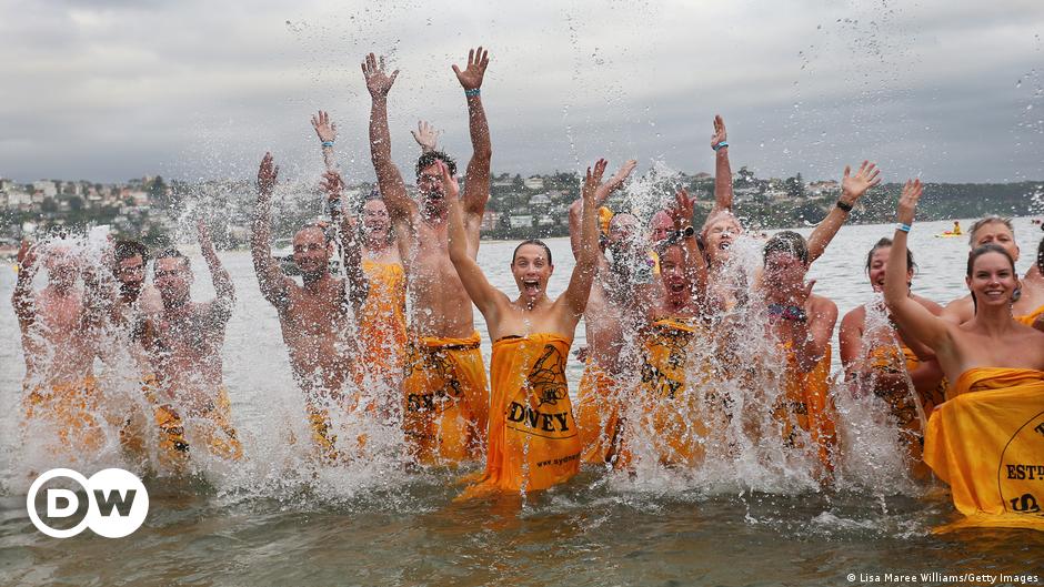 Hundreds Of Nude Swimmers Take The Plunge In Sydney Harbour Dw