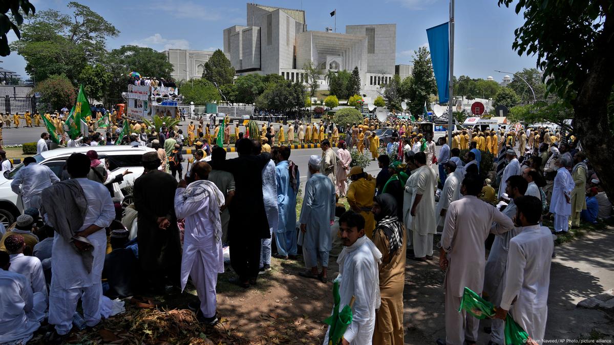 Maandamano Ya Kupinga Kuachiwa Kwa Khan Yafanyika Pakistan DW 15 05