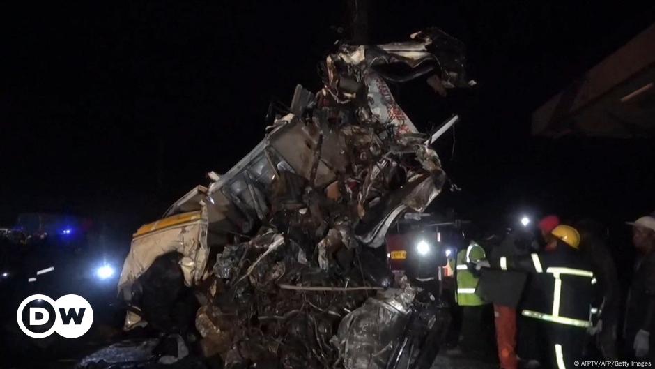 Acidente Rodovi Rio Provoca Pelo Menos Mortos No Qu Nia Dw