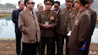 Nord-Korea Staatschef Kim Jong II mit Militärführern