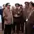 Kim Jong İl (gözlüklü) ve generalleri