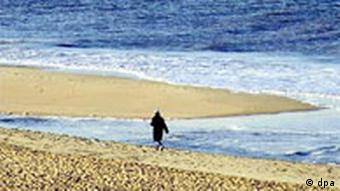 Spaziergänger am Strand auf Sylt