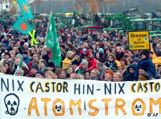 反对运送和储存核废料的示威群众