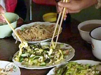 在中国要会下筷子