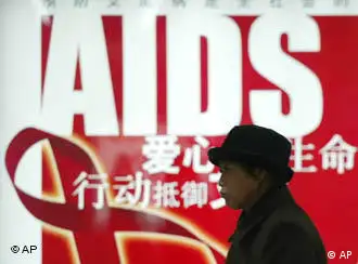 北京地铁站里的防治艾滋病宣传画