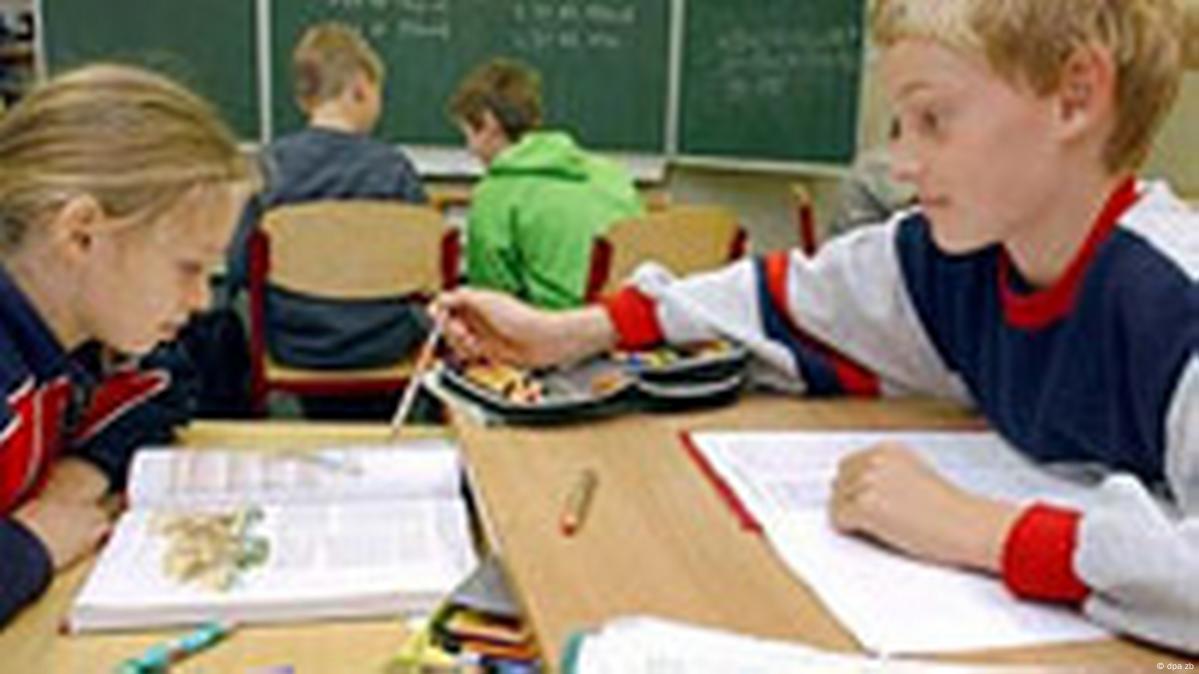 East German School Outshines Competitors – DW – 07/26/2005