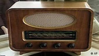 Old radio set, video still Altes Radiogerät Radioempfänger