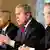 از راست: دونالد رامسفلد، وزير دفاع، جورج بوش، رييس جمهور و كالين پاول، وزير امور خارجه امريكا