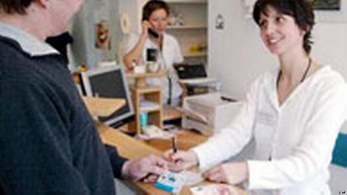 "Health for All" Activists Visit Germany – DW – 12/01/2004