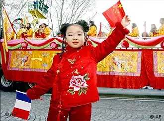 巴黎的华人也在欢庆春节