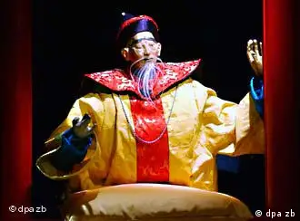 根据德国剧作家哈克斯的“中国主教”改编的木偶剧