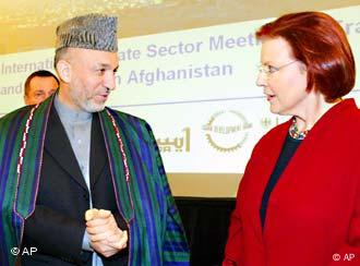 El presidente afgano Hamid Karsai y la ministra Cooperación alemana, Heidemarie Wieczorek-Zeul.