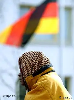 德国国旗下的非法移民仍然难圆定居梦