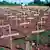 Friedhof mit vielen Kreuzen in Ruanda
