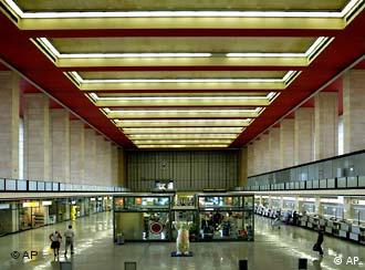 Nazi Past Lives on in Berlin's Buildings – DW – 05/08/2005