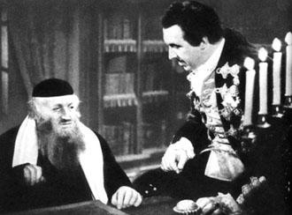 Mit Jud Süß (1940) inszenierte Veit Harlan den wohl gehässigsten und folgenreichsten Nazi-Hetzfilm. Folgenreich deshalb, weil das handwerklich geschickt gebaute, aber niederträchtige Machwerk SS-Horden vor ihren Einsätzen gegen Juden gezeigt wurde. Leider überhaupt nicht folgenreich für den Regisseur, der nach dem Krieg nicht nur ungestraft davonkam, sondern sein äußerst fragwürdiges Gedankengut auch noch in der Adenauer-Ära verbreiten durfte.