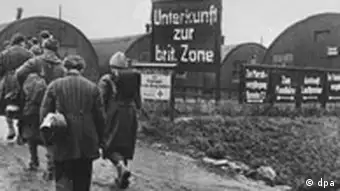 Kalenderblatt Grenzdurchgangslager Friedland Hauptthemen: 1945: Lager Friedland eröffnet
