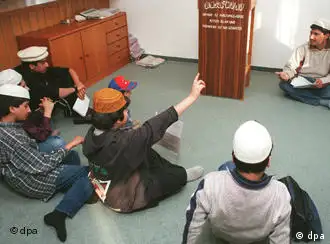 土耳其孩子在柏林上伊斯兰宗教课