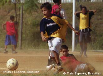 Fútbol callejero para la integración social | Deportes | DW | 19.10.2004