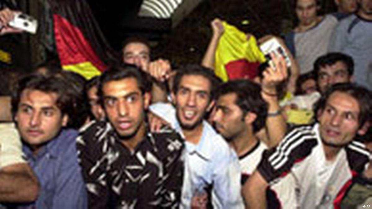 Excitement Mounts Over GermanyIran Soccer Friendly DW 10/08/2004