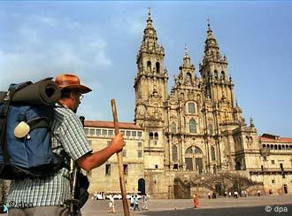 Pope treads the pilgrim path to Santiago de Compostela | Europe | News and  current affairs from around the continent | DW | 06.11.2010