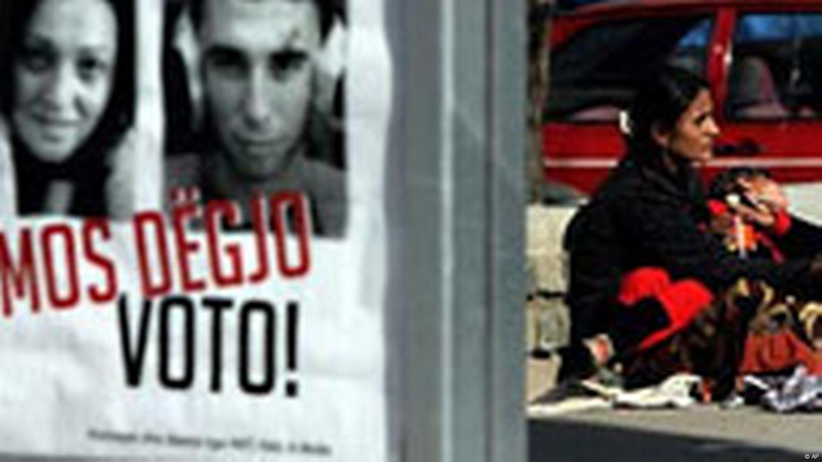 Ethnic Boycott mars Kosovo Election DW 10/23/2004