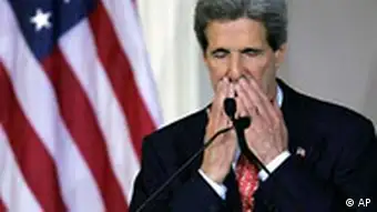 John Kerry gibt auf Pressekonferenz
