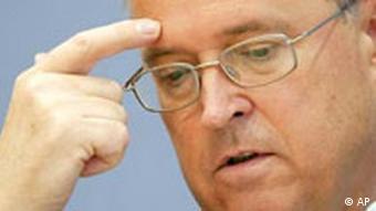 Damaliger Bundesfinanzminister Hans Eichel - er führte den Euro in Deutschland ein (Foto: AP/Jockel Finck)