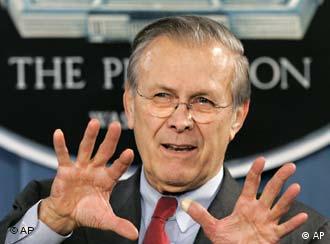 Donald Rumsfeld, acusado de crímenes de lesa humanidad.
