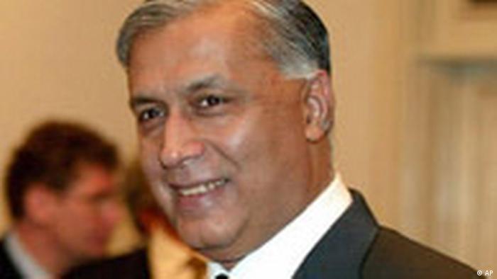Shaukat Aziz (AP)