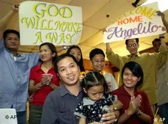 获释的菲律宾人质受到亲人的欢迎