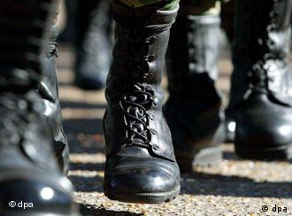 Stiefel der Nationalgarde (Foto: dpa)