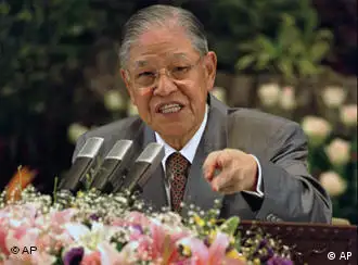 Taiwanese President Lee Teng-hui points to emphasize a response to a question about relations with China during a rare news conference at the presidential office building in Taipei on Thursday, May 15, 1997. Lee said Taiwan was concerned about Hong Kong after it reverts to Chinese rule on July 1, and said he sees no signs of a thaw in Taiwan's relations with China. (AP Photo/Eddie Shih)